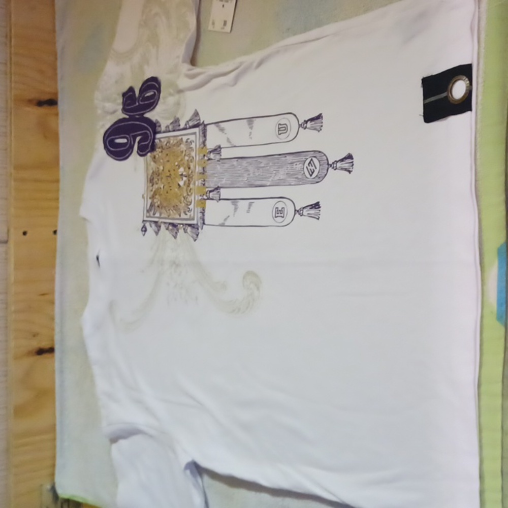 Enyce Clothing  Co. Studded White Graphic Tee, NWT,  Medium